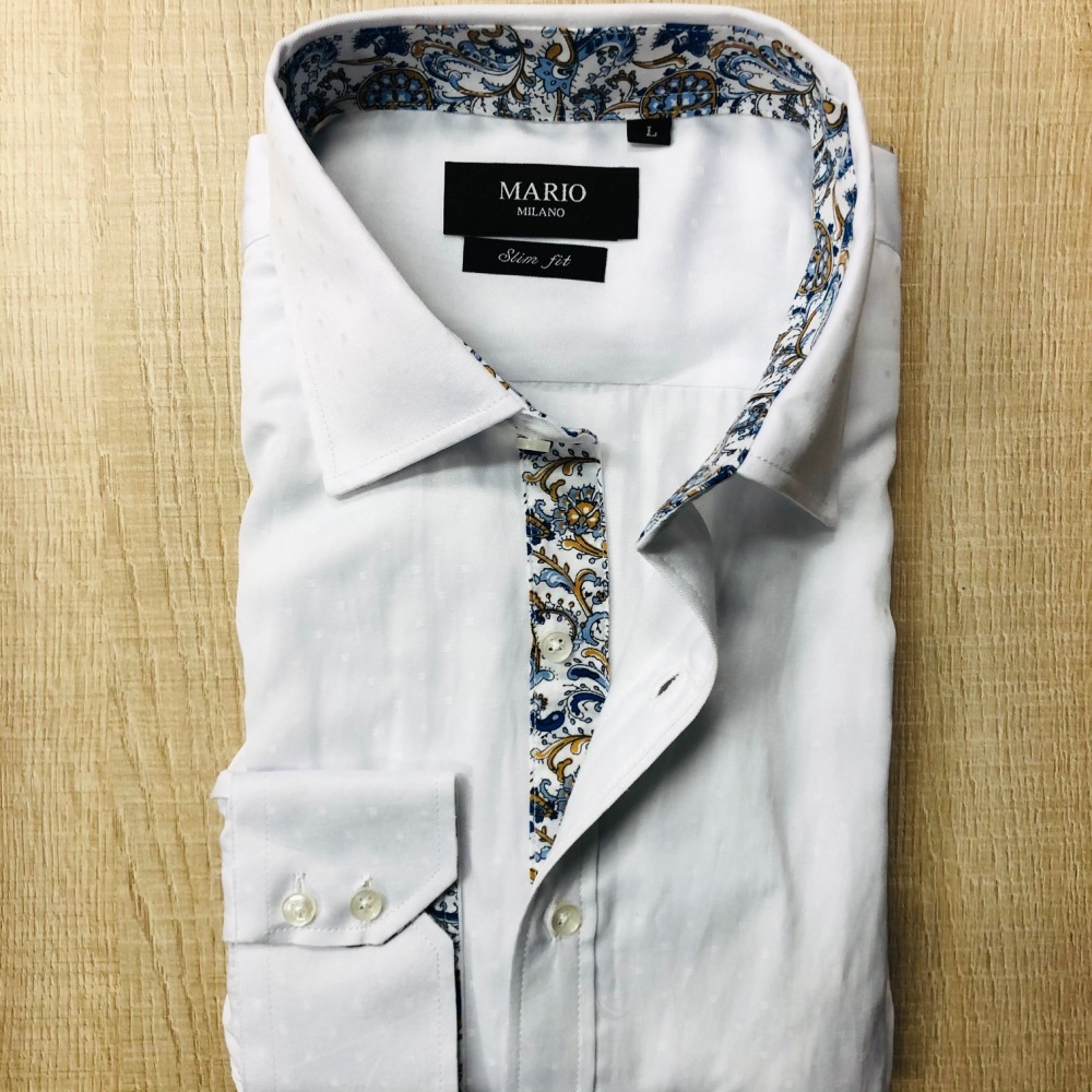 chemise blanche avec intérieur style fleurs et satin