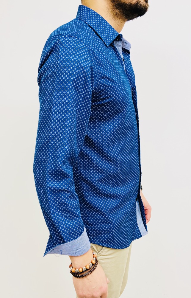 chemise bleu avec petit carreaux