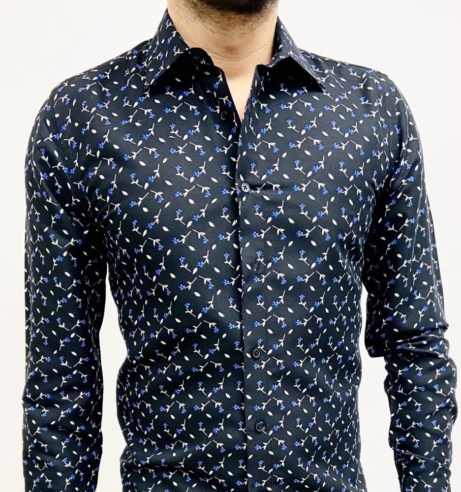 chemise homme noire avec petites fleurs bleu