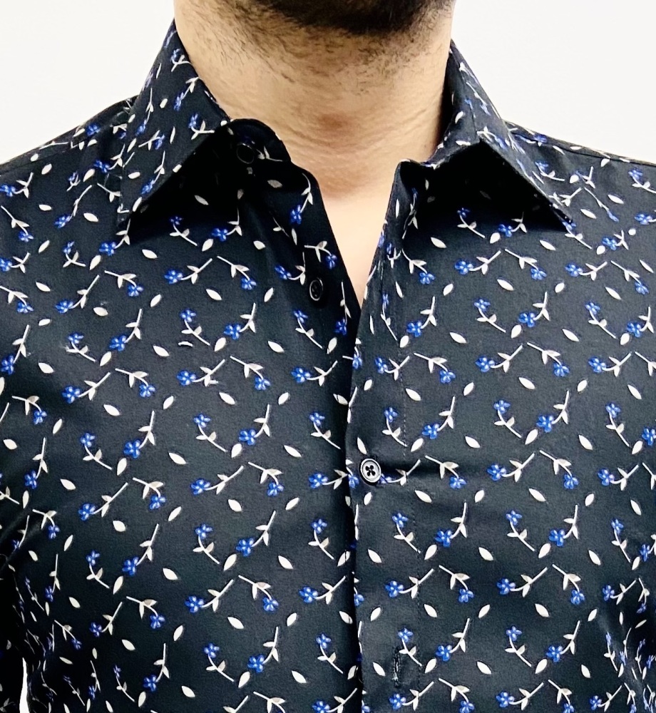 chemise homme noire avec petites fleurs bleu