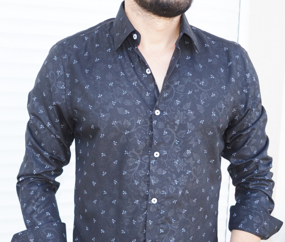 Chemise noire slim motifs abeille