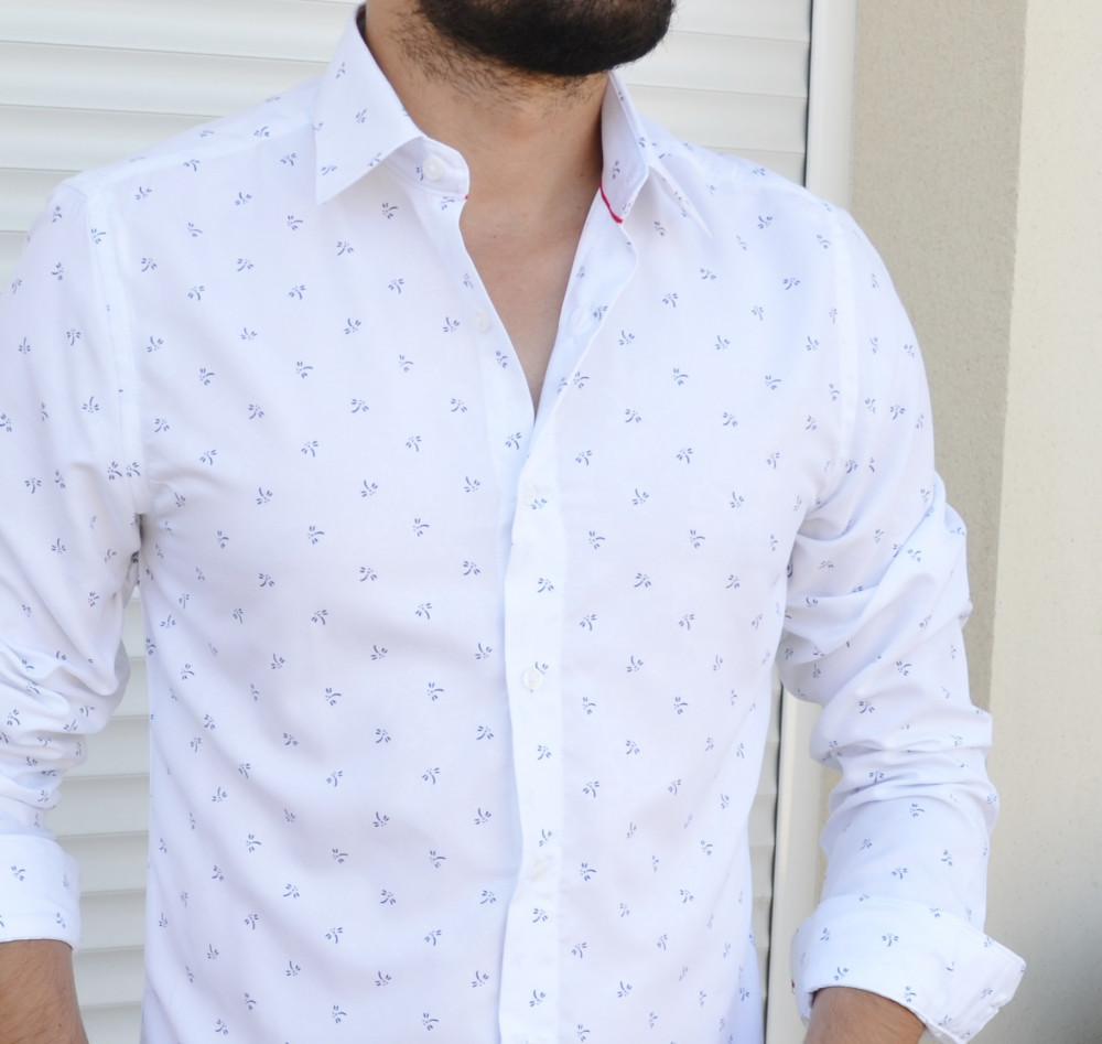 Chemise blanche slim avec imprimé abeille