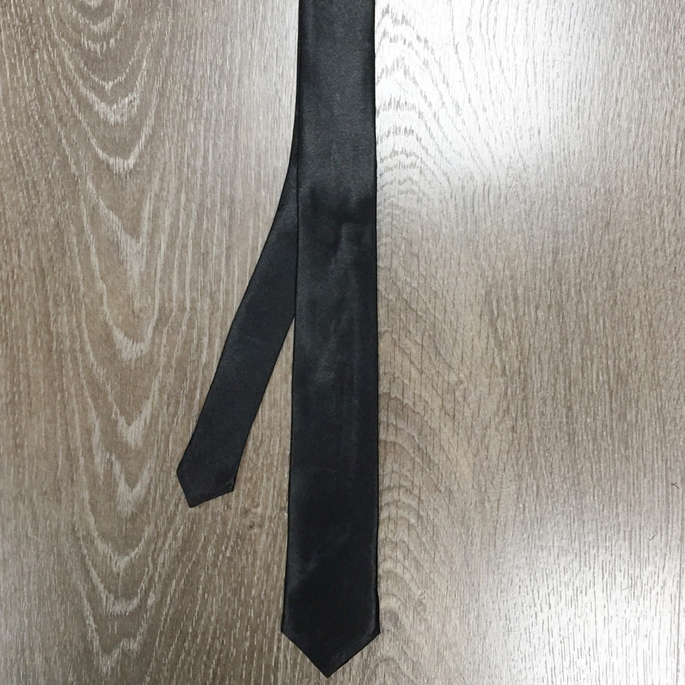 Cravate noire slim