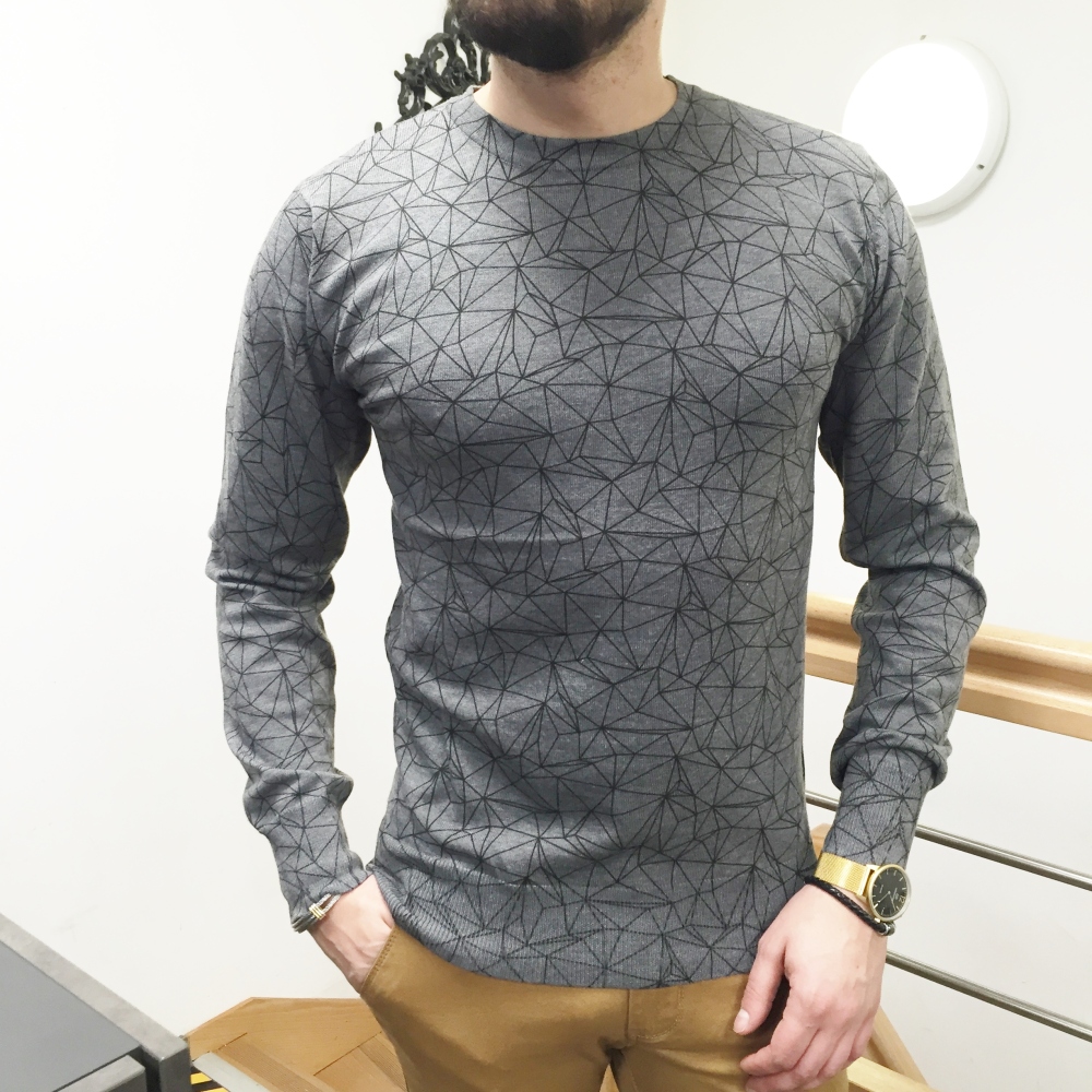 Pull gris à motifs noir