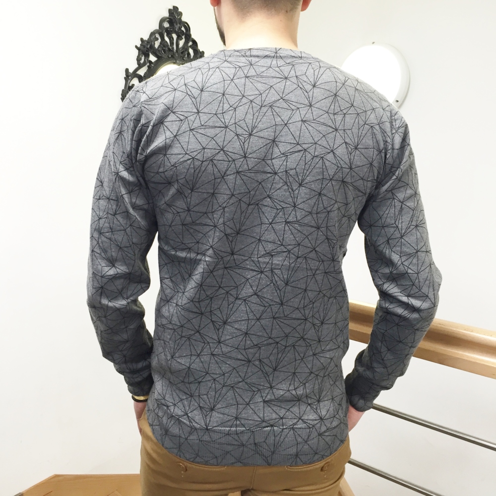 Pull gris à motifs noir