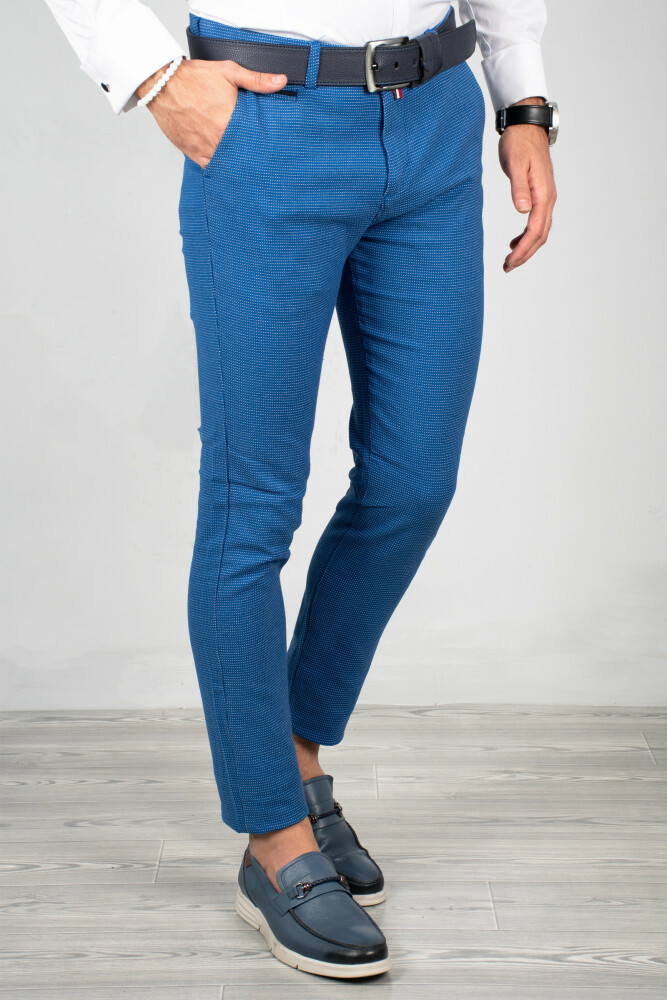 Pantalon slim bleu à petit motifs