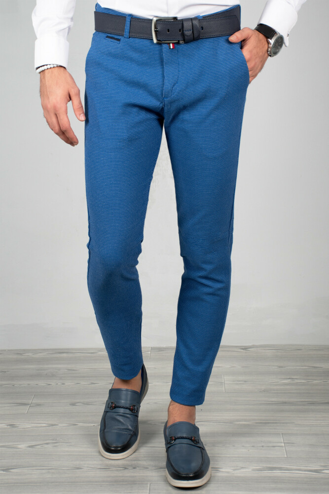 Pantalon slim bleu à petit motifs