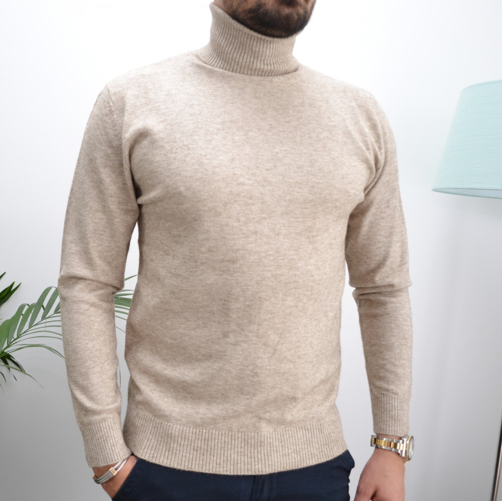 Pull beige col roulé slim