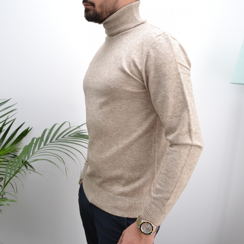 Pull beige col roulé slim