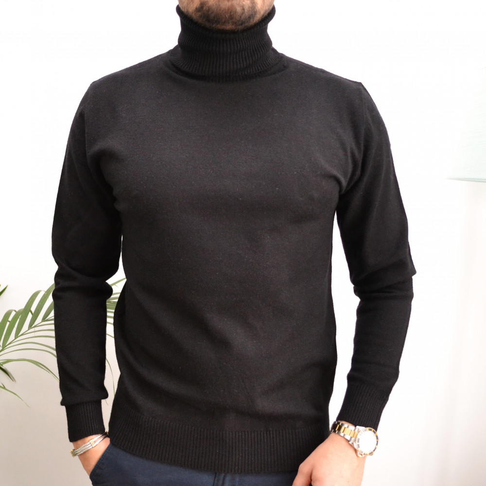 Pull noir col roulé slim