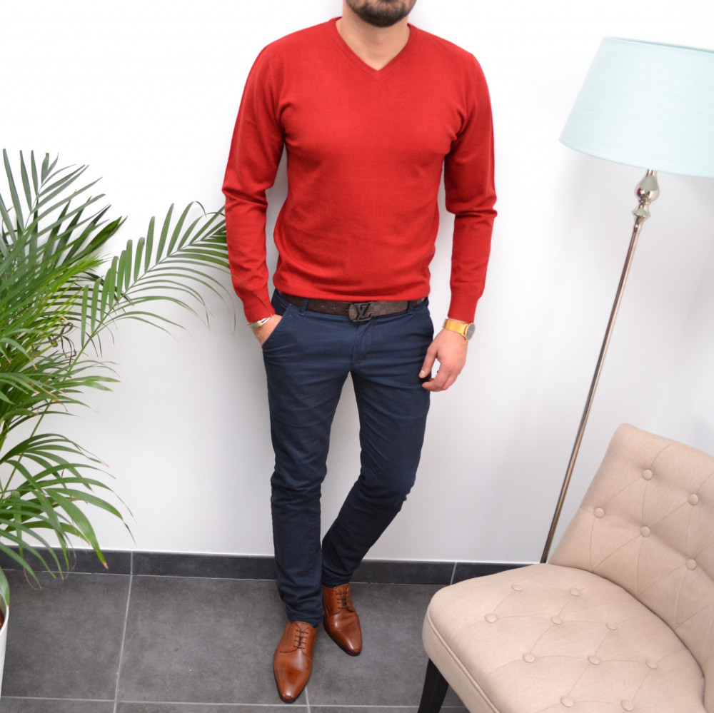 Pull rouge col V basic