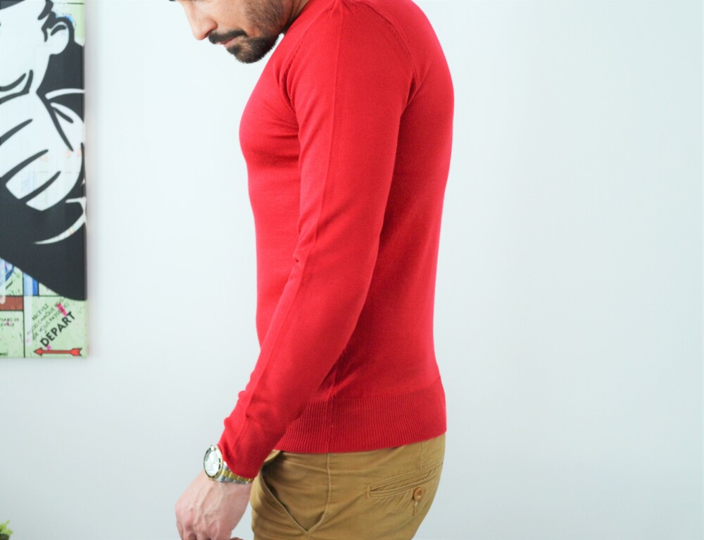 Pull rouge col V