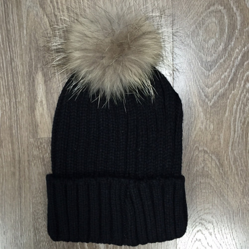 Bonnet noir côtelet avec pompon amovile
