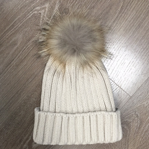 Bonnet beige côtelet avec pompon amovile