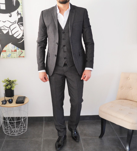 Les costumes chic de qualite pour homme